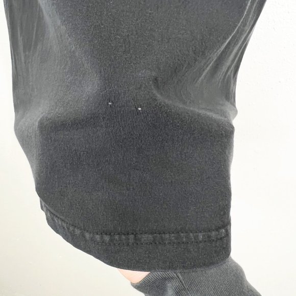 Famous Black Short Sleeve Graphic Tee Shirt Men's Large - Picture 8 of 9